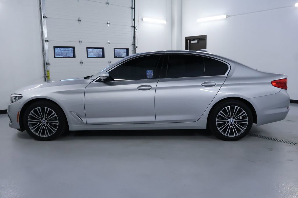 Used 2019 BMW 530i xDrive w/ Convenience Package AWD/4WD image 4