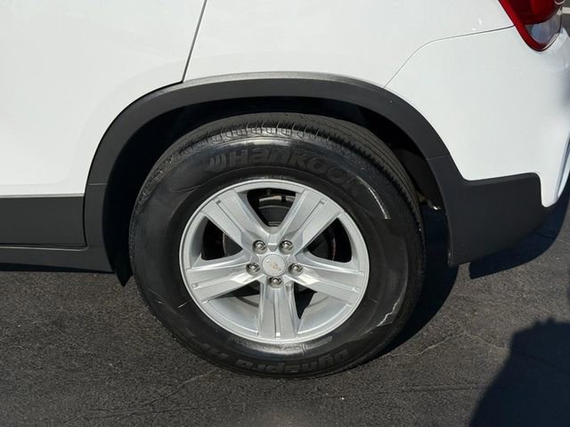 Used 2017 Chevrolet Trax LT w/ LT Convenience Package image 4