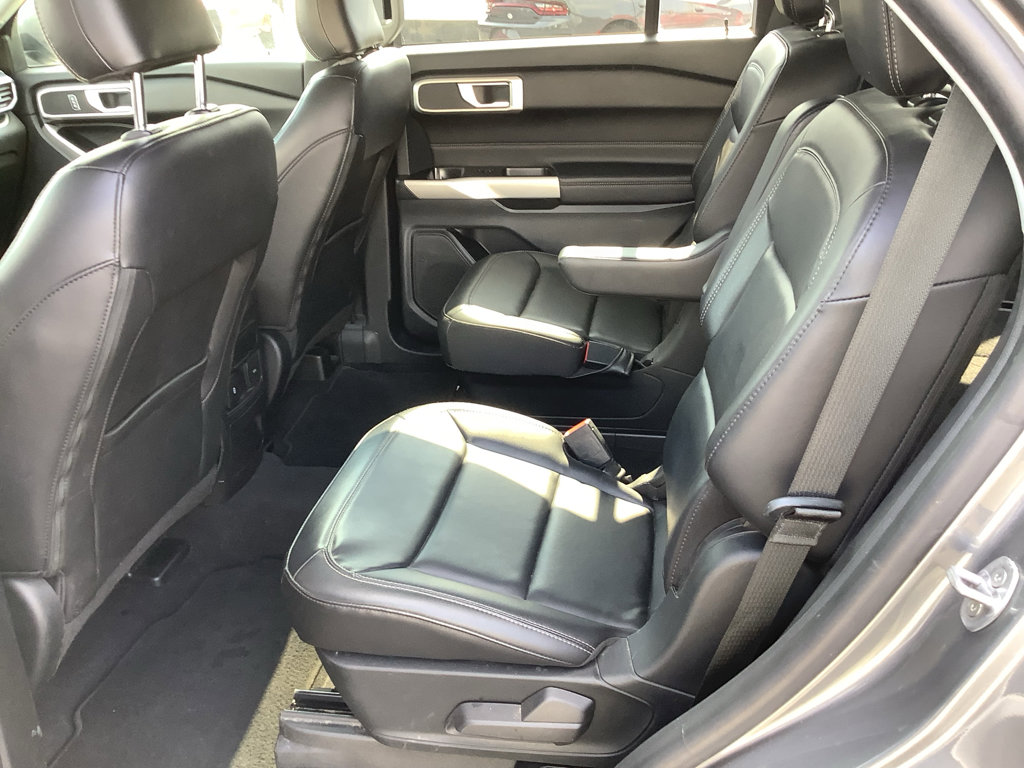 Used 2022 Ford Explorer XLT w/ Equipment Group 202A image 11