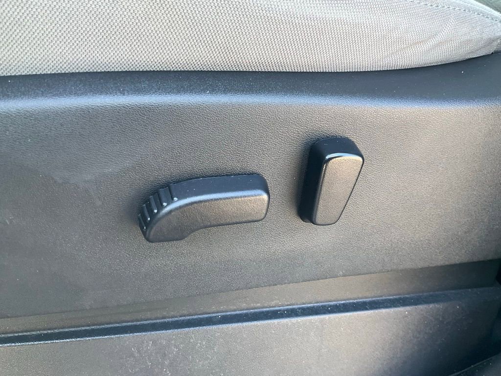 Used 2022 Nissan Frontier SV image 16