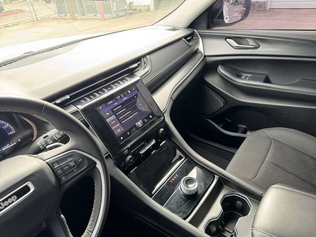 Used 2023 Jeep Grand Cherokee L Laredo image 12