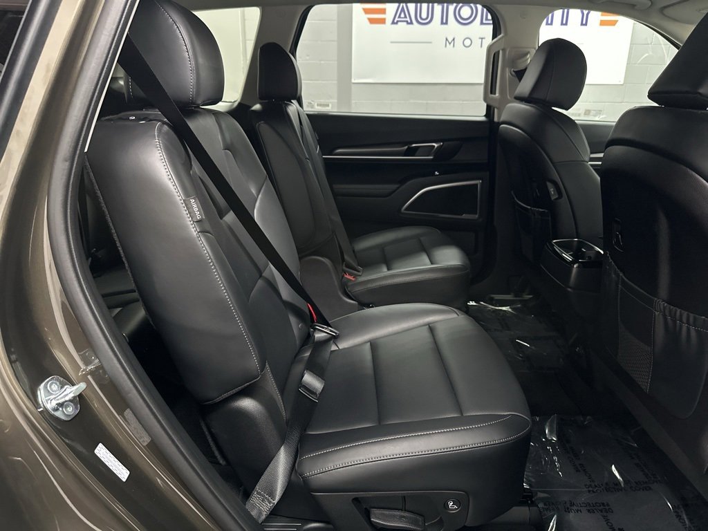Used 2025 Kia Telluride S image 37