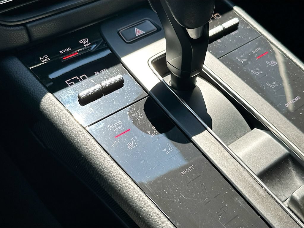 Certified 2023 Porsche Macan AWD/4WD image 23
