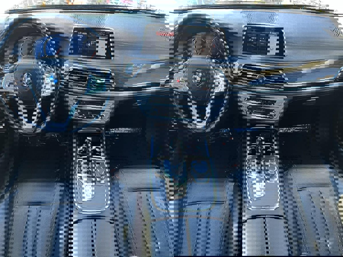 Used 2019 BMW 740i xDrive image 29