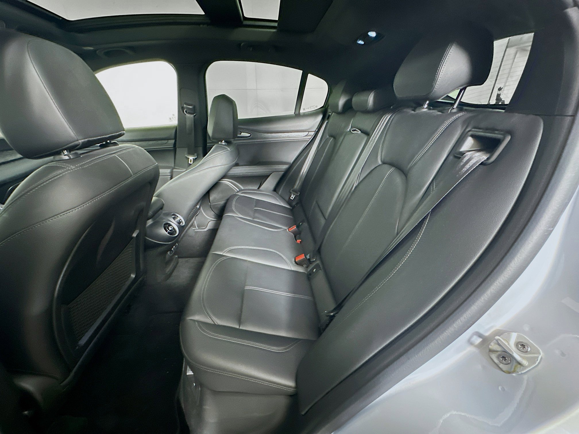 Used 2023 Alfa Romeo Stelvio Sprint RWD image 30