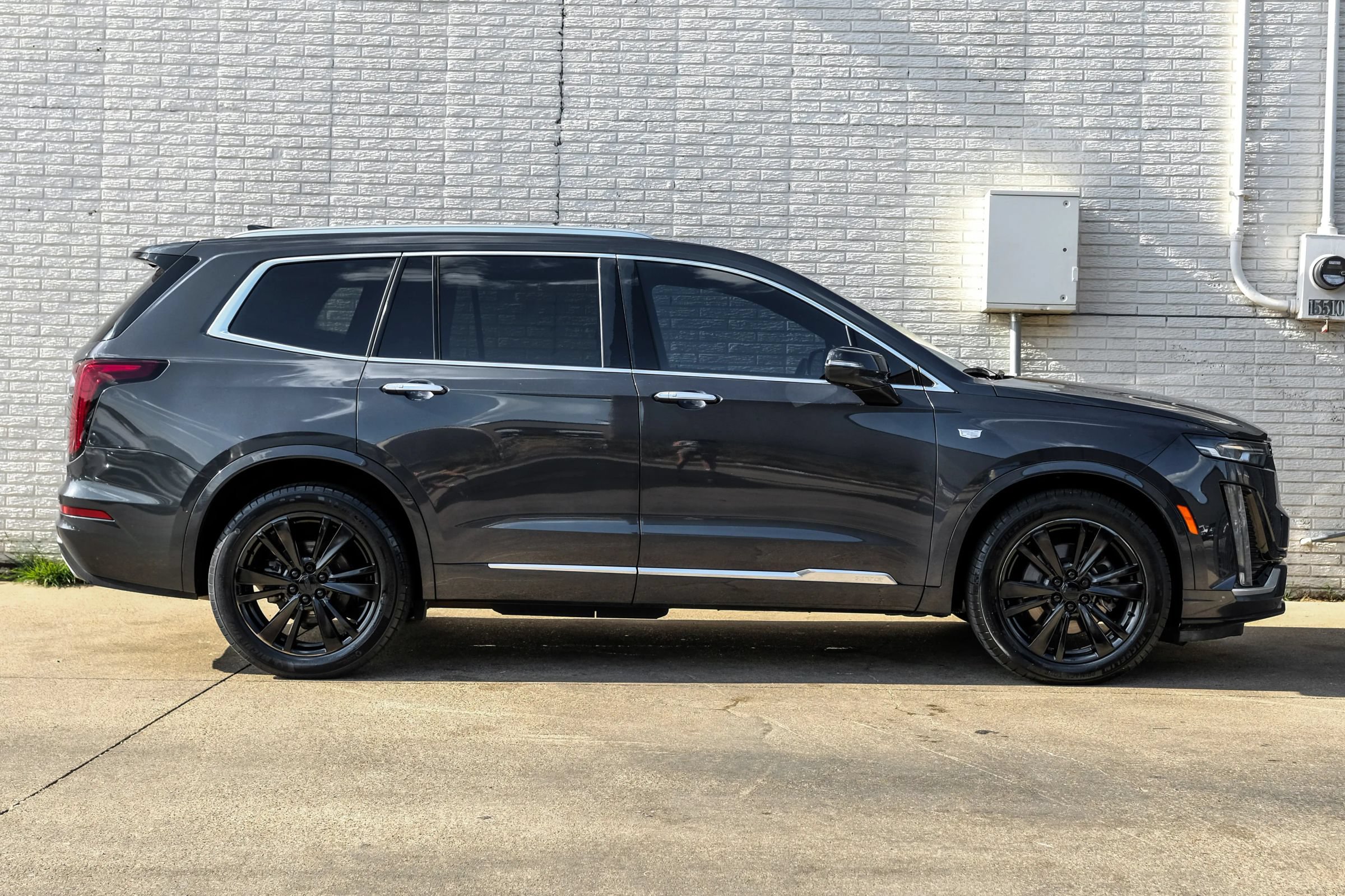 Used 2022 Cadillac XT6 Premium Luxury w/ Technology Package FWD image 7