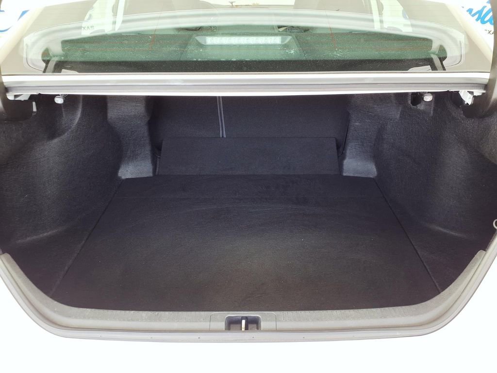 Used 2019 Toyota Camry LE FWD image 10