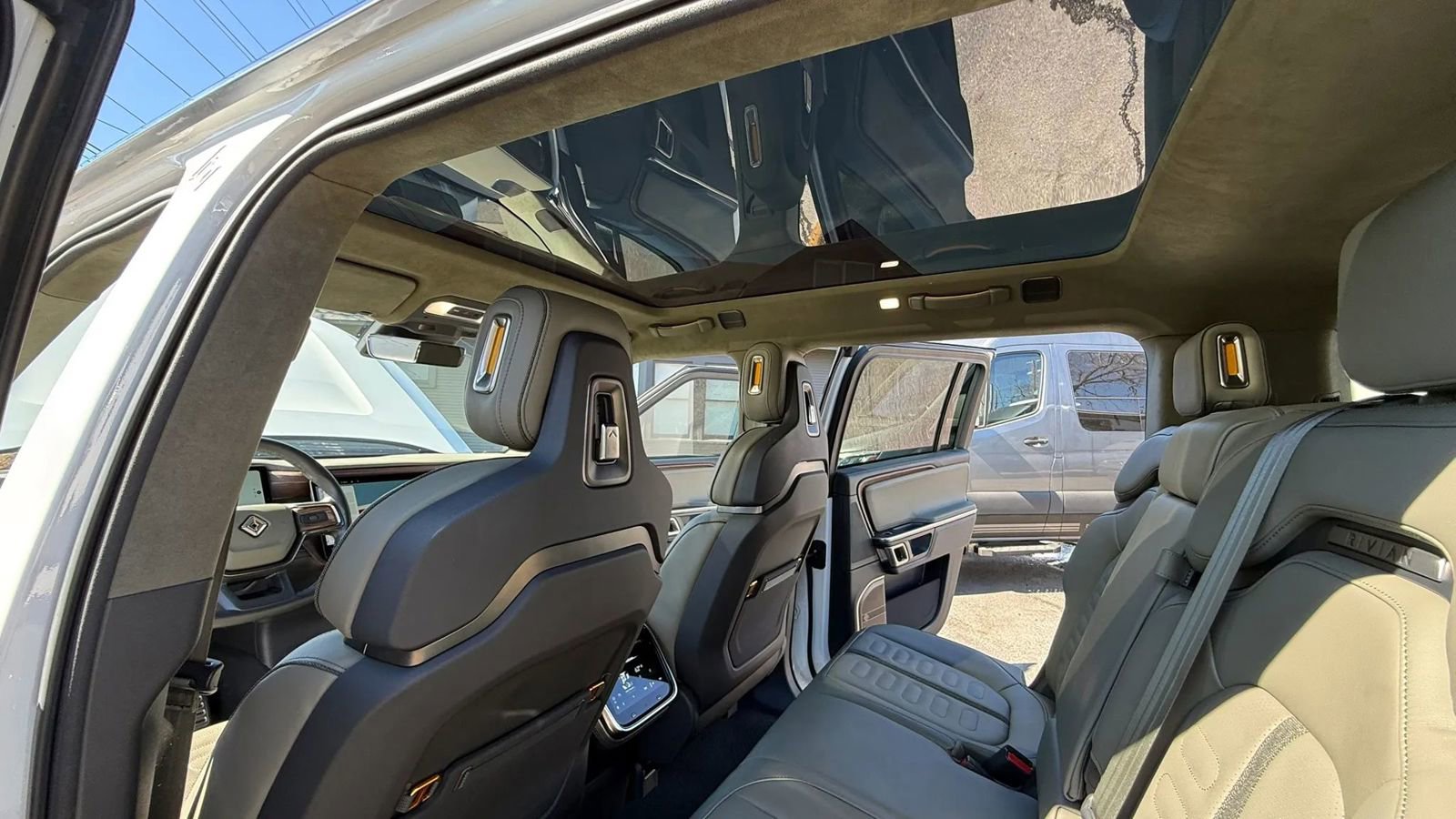 Used 2023 Rivian R1S Launch Edition AWD/4WD image 14