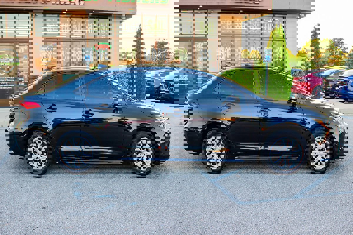 Used 2024 Toyota Corolla LE image 12