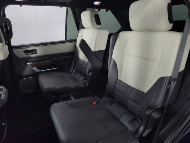 Used 2025 Toyota Sequoia Capstone AWD/4WD image 18