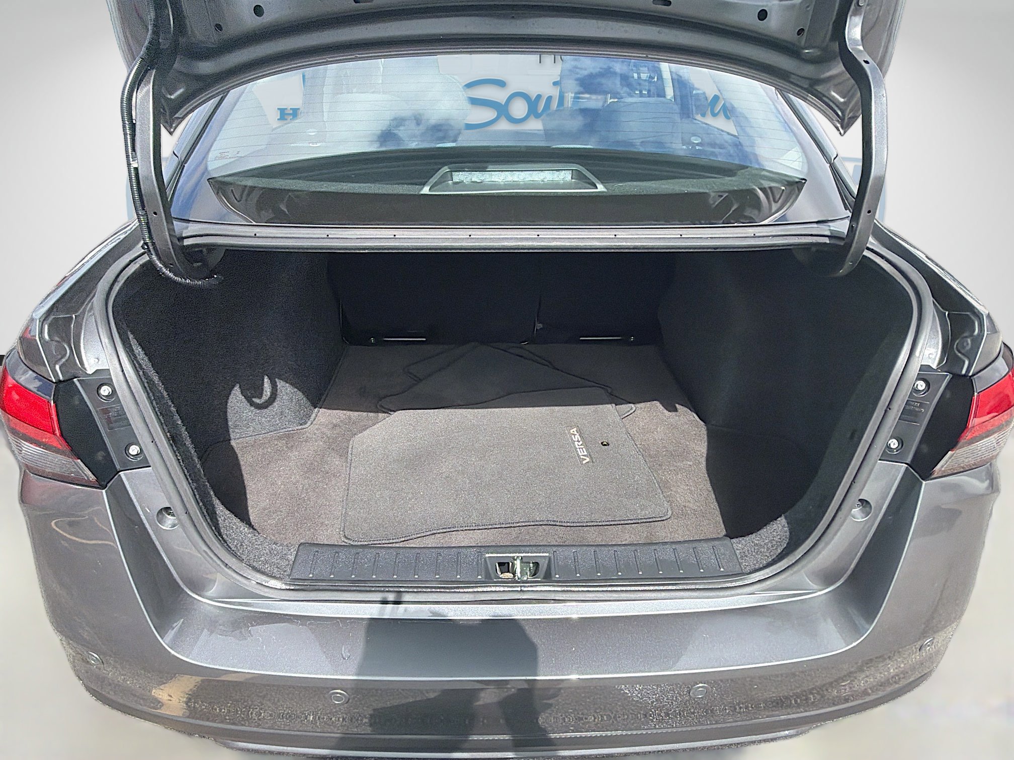 Used 2025 Nissan Versa SV image 25