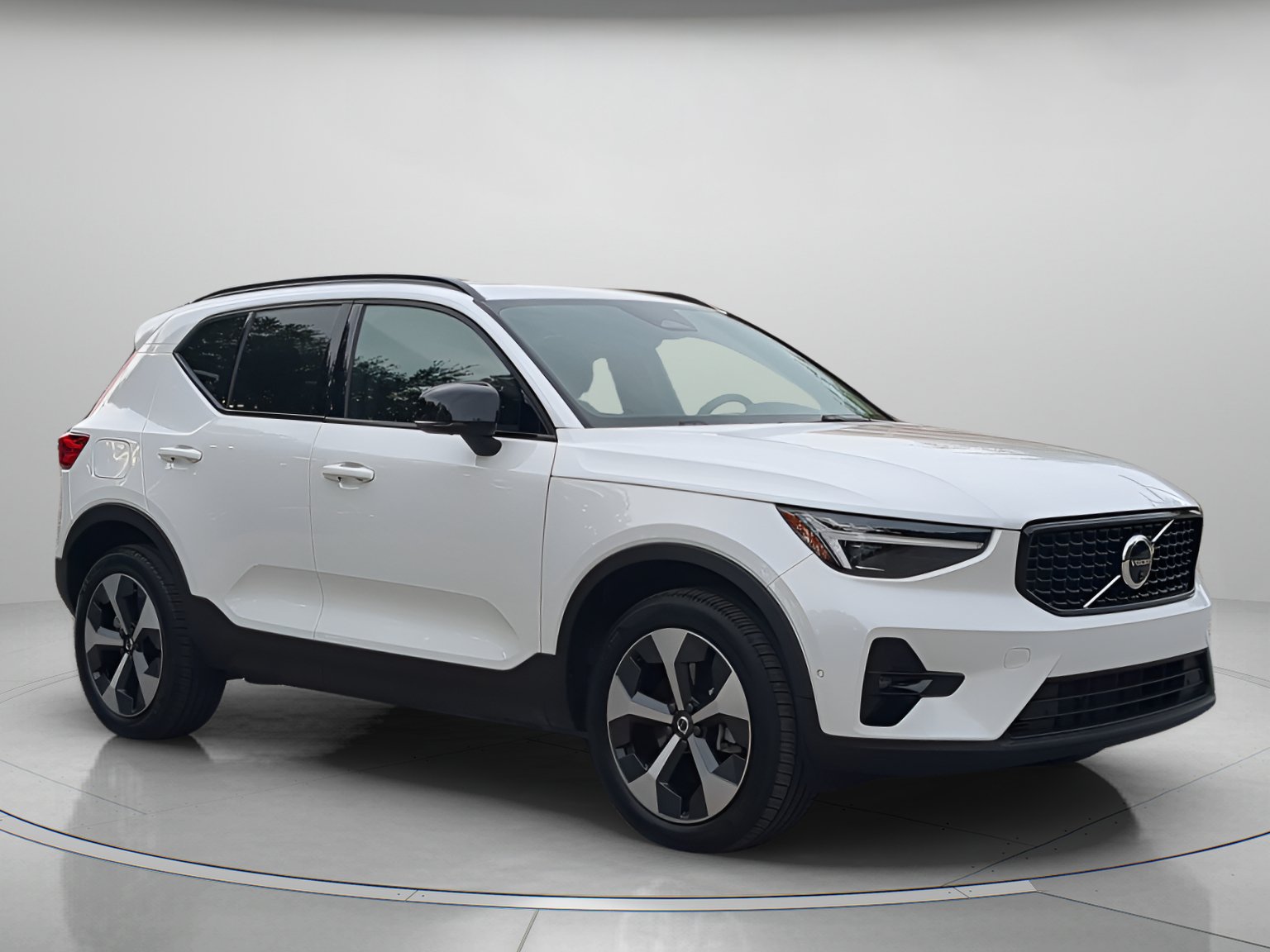 Used 2026 Volvo XC40 B5 Plus AWD/4WD image 38