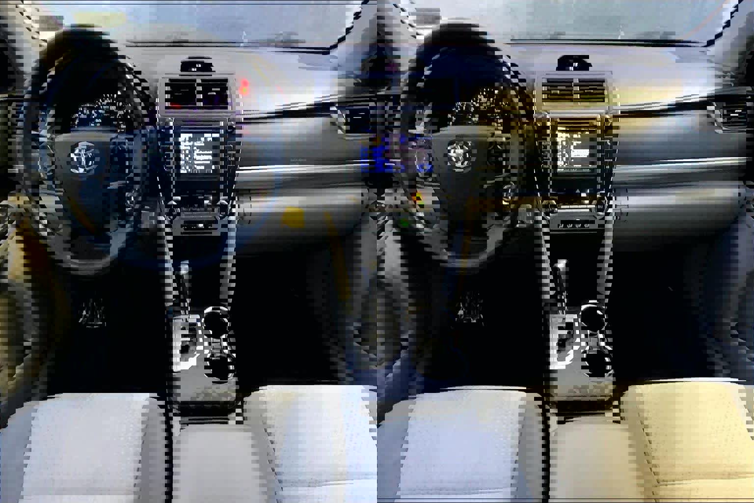 Used 2014 Toyota Camry L image 15