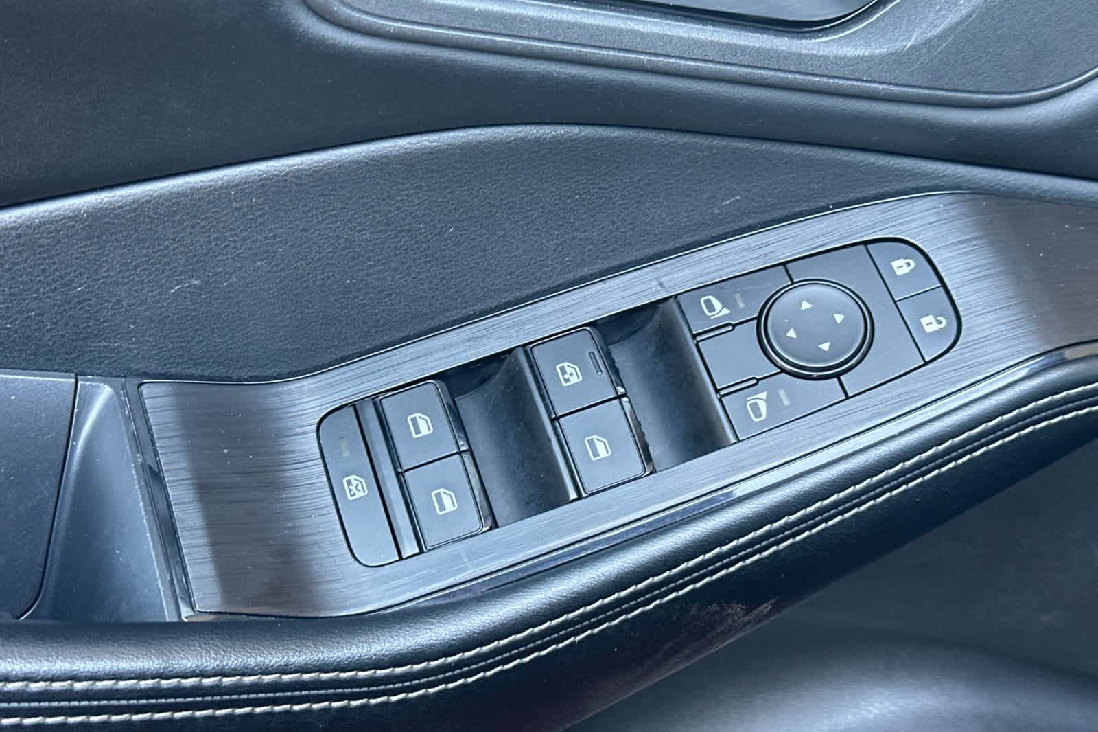 Used 2024 Nissan Rogue SV AWD/4WD image 13