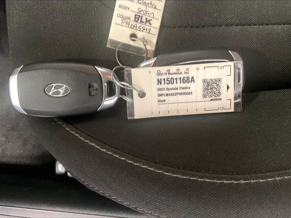 Used 2023 Hyundai Elantra SEL FWD image 30