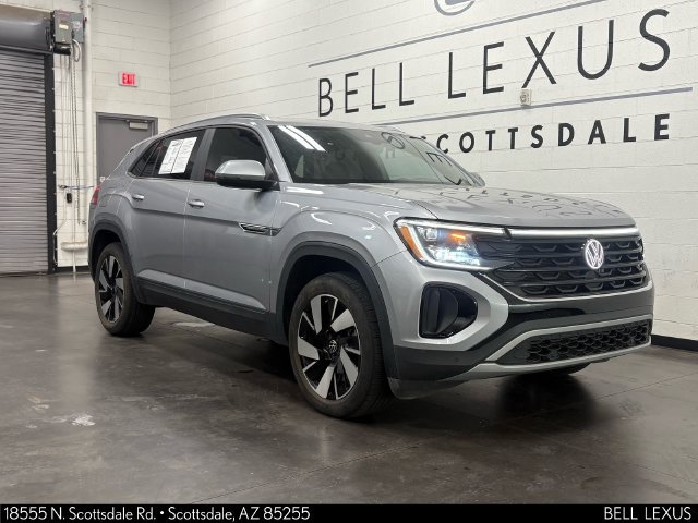 Used 2024 Volkswagen Atlas Cross Sport SE FWD image 2