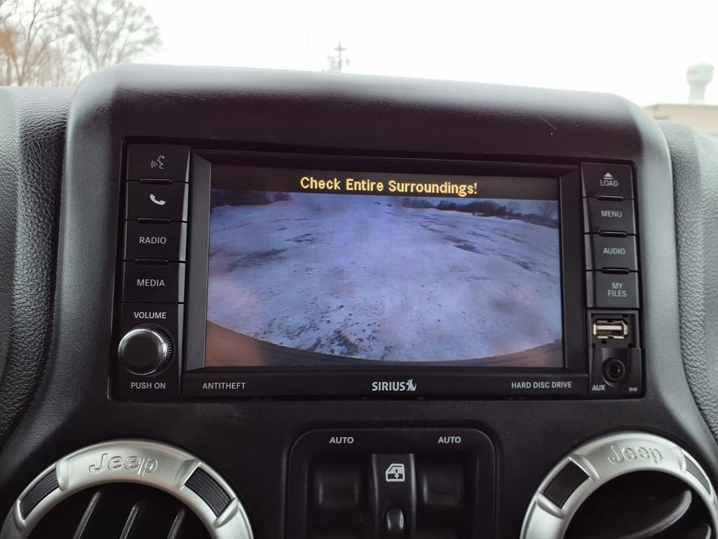 Used 2018 Jeep Wrangler Unlimited Rubicon w/ Connectivity Group image 6