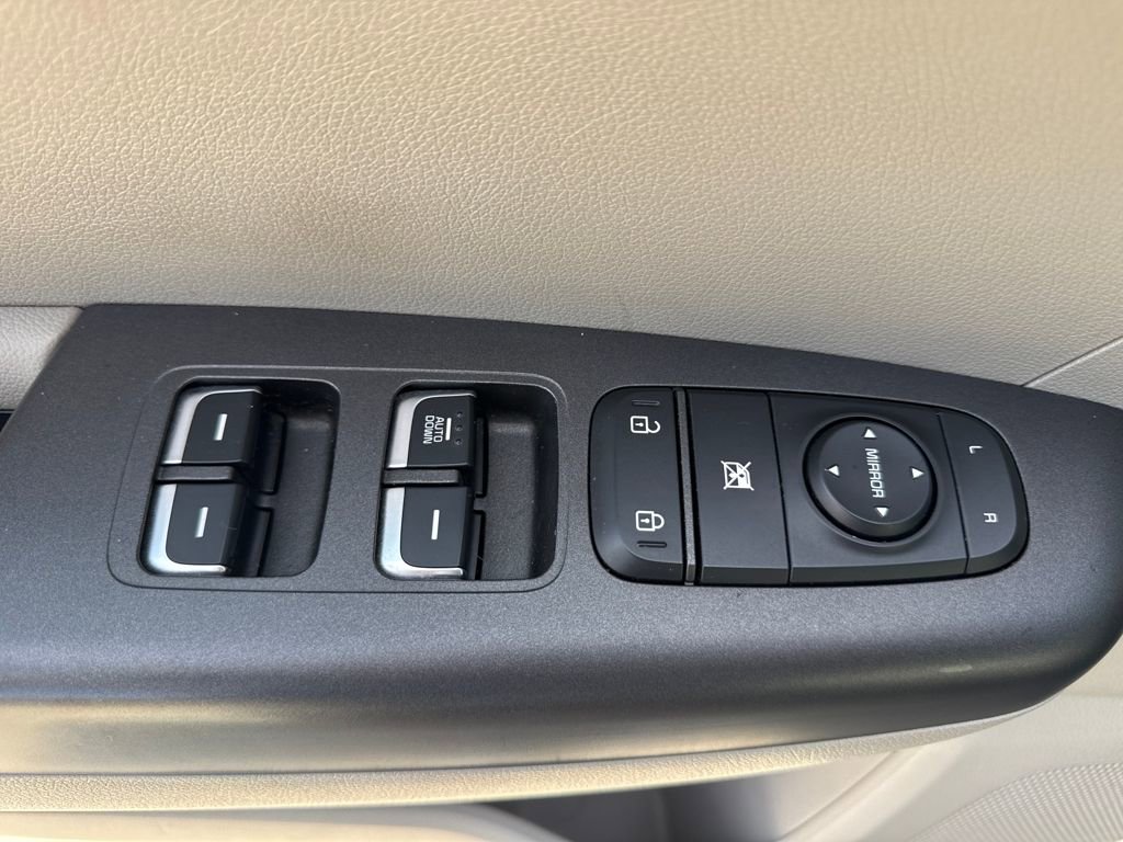 Used 2021 Kia Sportage LX image 15