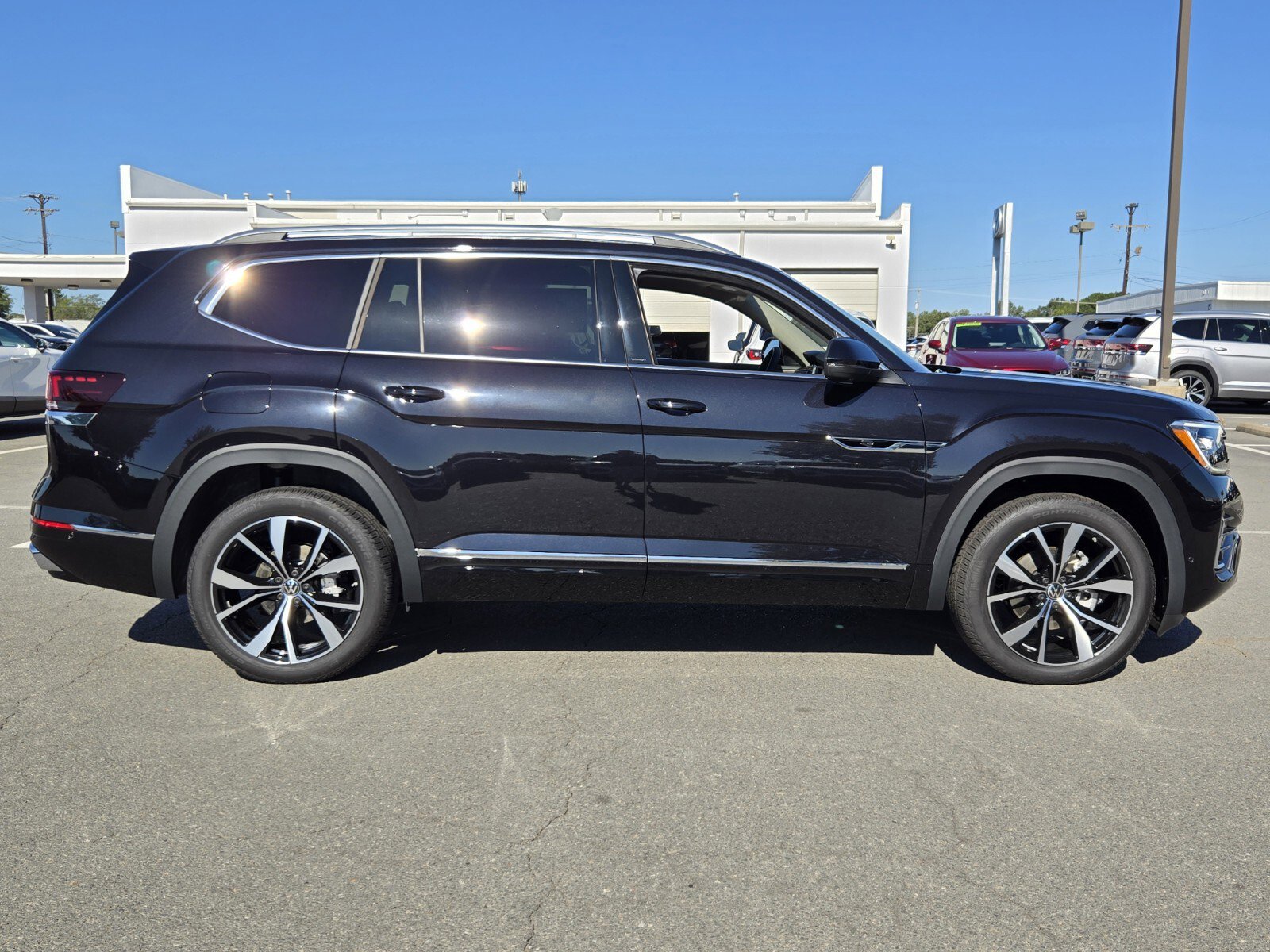 New 2026 Volkswagen Atlas SEL Premium R-Line image 2