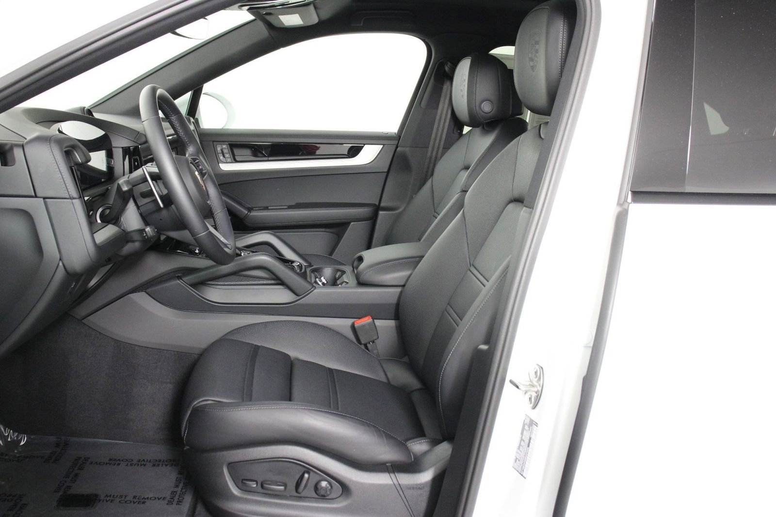 Certified 2025 Porsche Cayenne E-Hybrid Coupe image 5