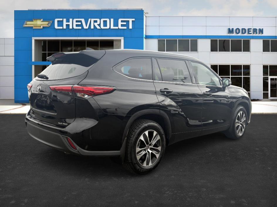 Used 2021 Toyota Highlander XLE image 5
