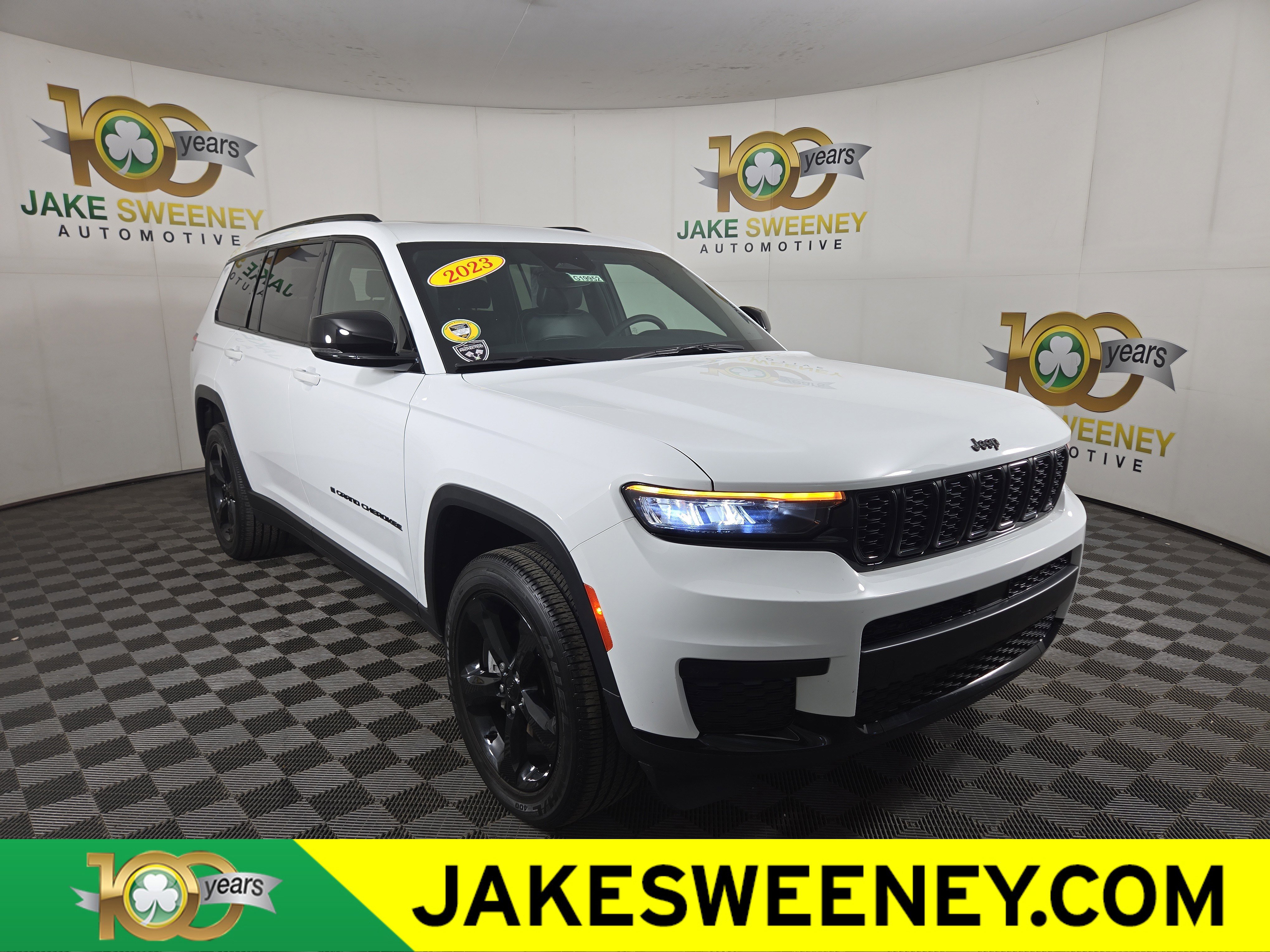 Used 2023 Jeep Grand Cherokee L Laredo image 1