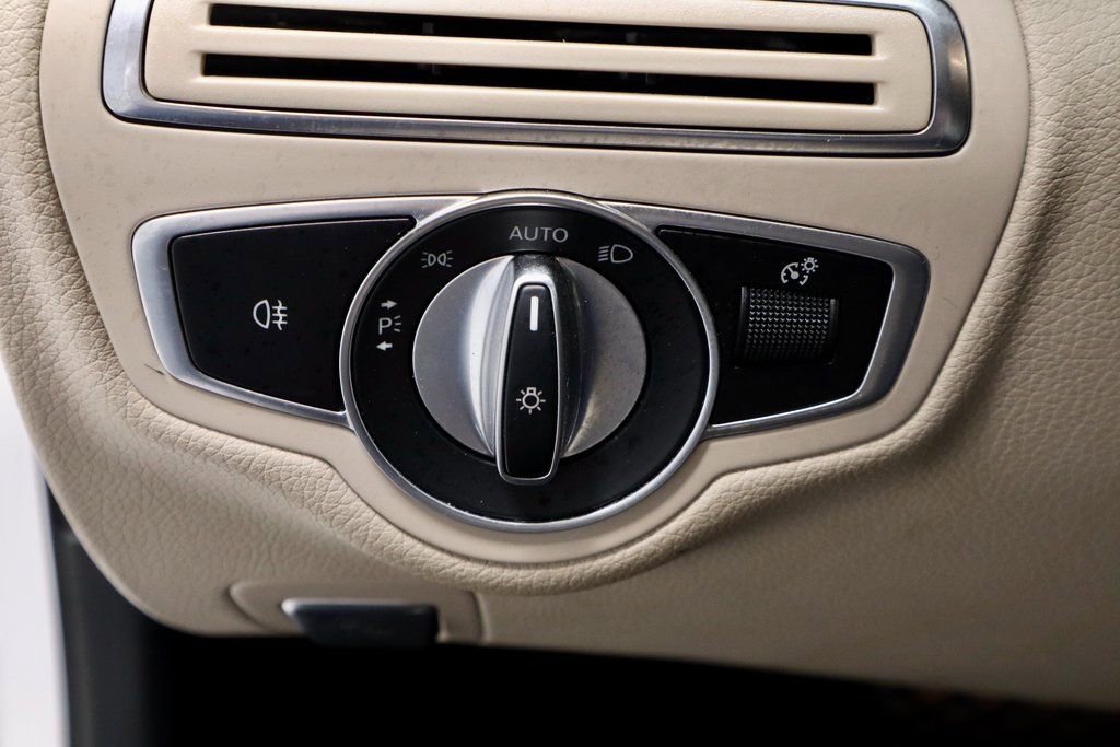 Used 2021 Mercedes-Benz C 300 4MATIC Sedan image 29