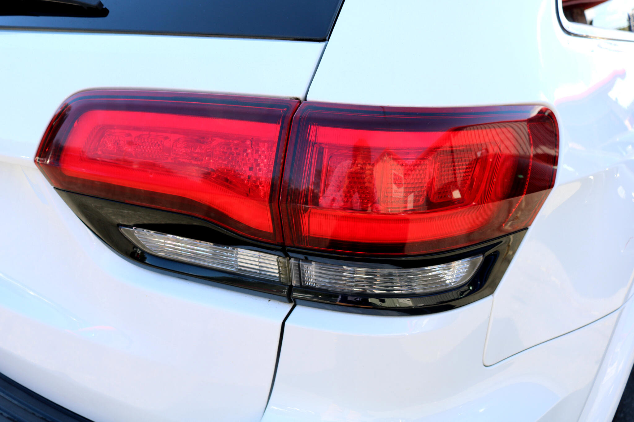 Used 2019 Jeep Grand Cherokee Altitude image 10