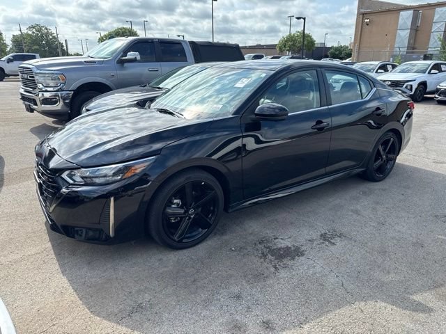 Used 2024 Nissan Sentra SR w/ SR Premium Package FWD image 3