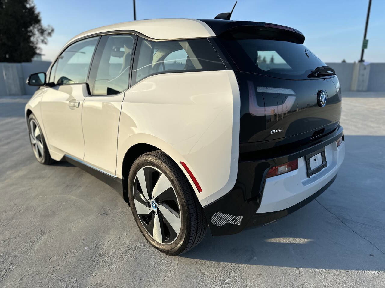 Used 2015 BMW i3 w/ Range Extender image 7