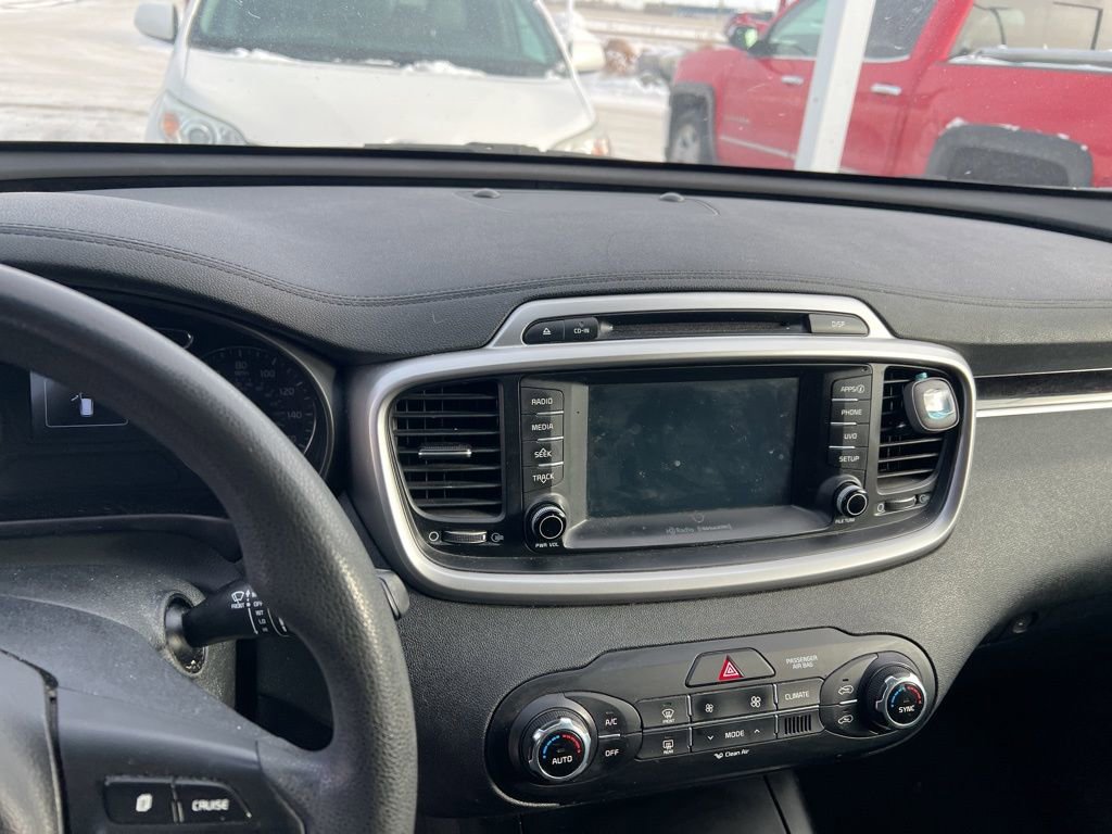 Used 2018 Kia Sorento LX image 11
