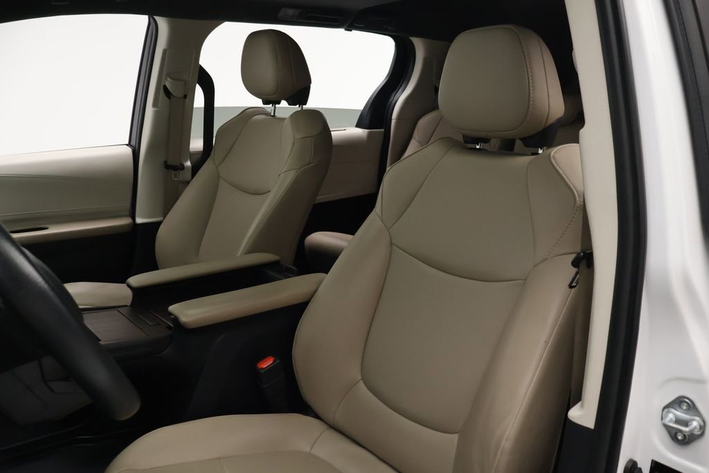 Used 2022 Toyota Sienna XLE FWD image 13