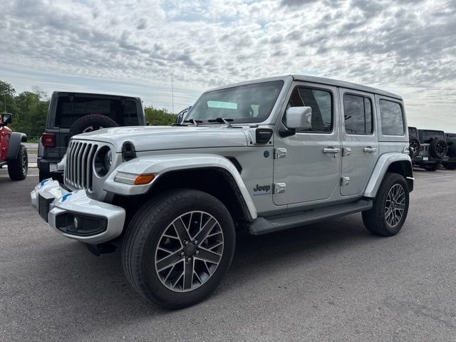 Used 2023 Jeep Wrangler Unlimited Sahara AWD/4WD image 7