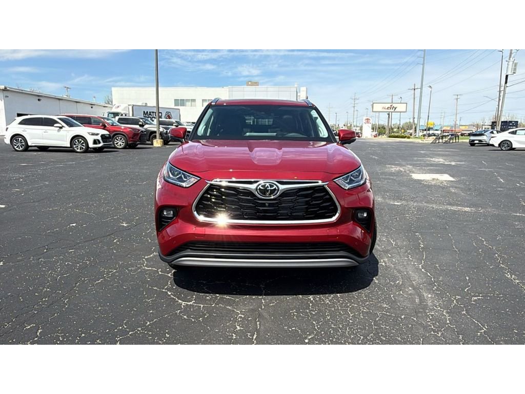 New 2026 Toyota Highlander Platinum AWD/4WD image 2