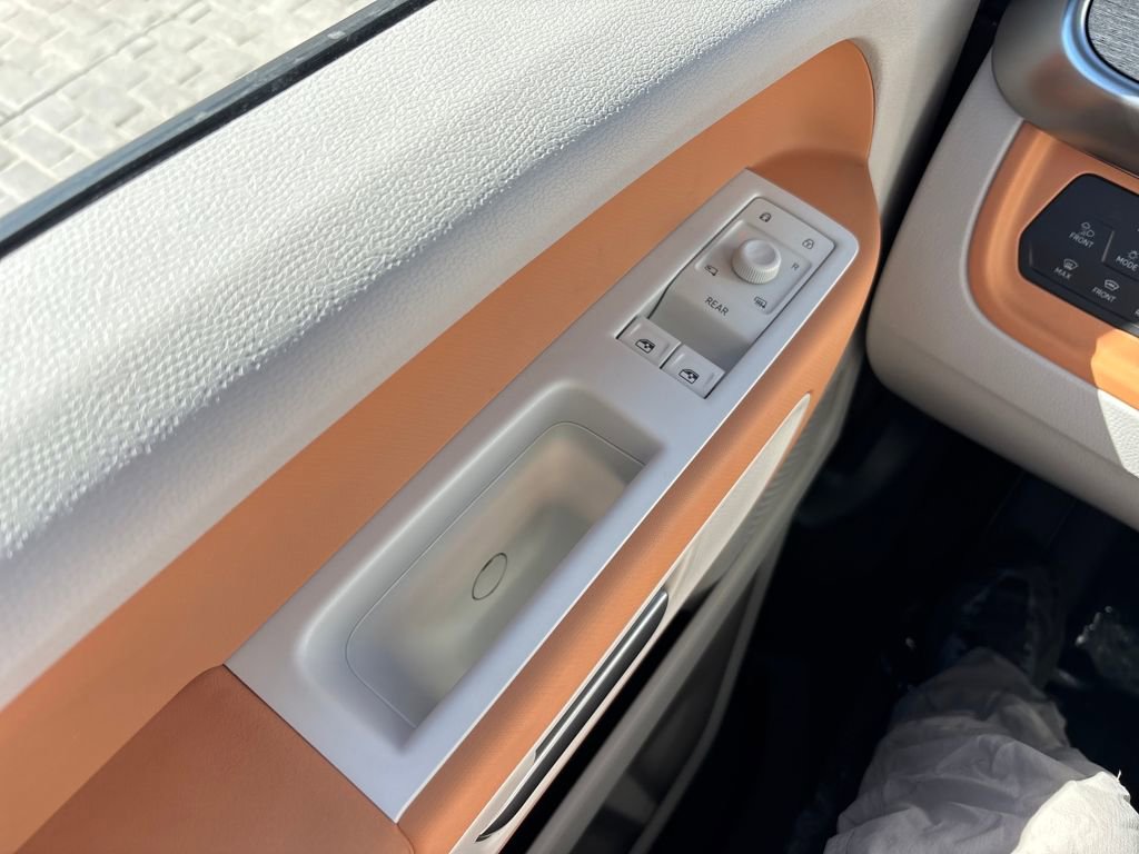 New 2025 Volkswagen ID. Buzz Pro S Plus AWD/4WD image 2
