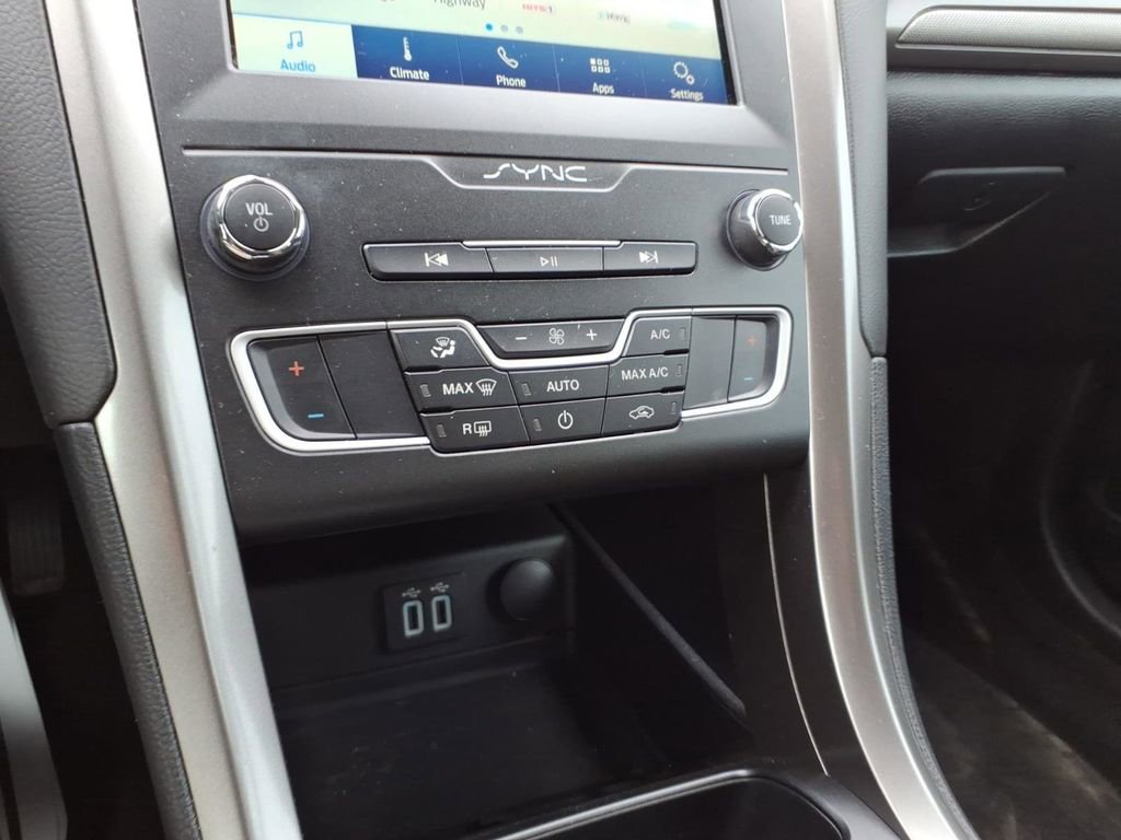 Certified 2020 Ford Fusion SE image 21