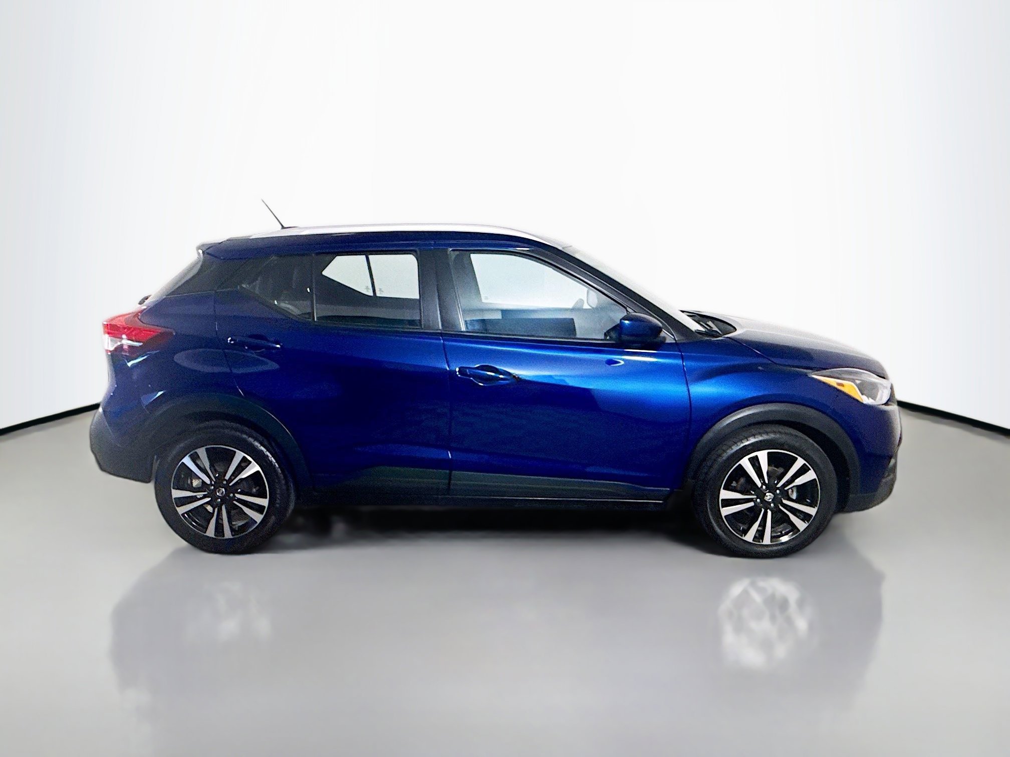 Used 2018 Nissan Kicks SV image 11