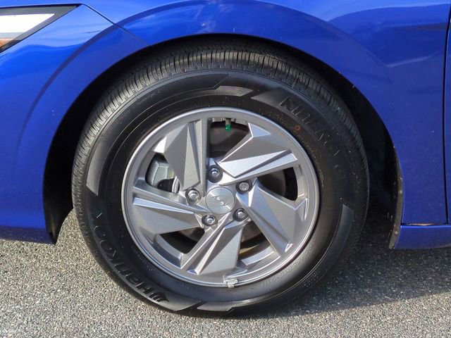 Certified 2025 Hyundai Elantra SE FWD image 11