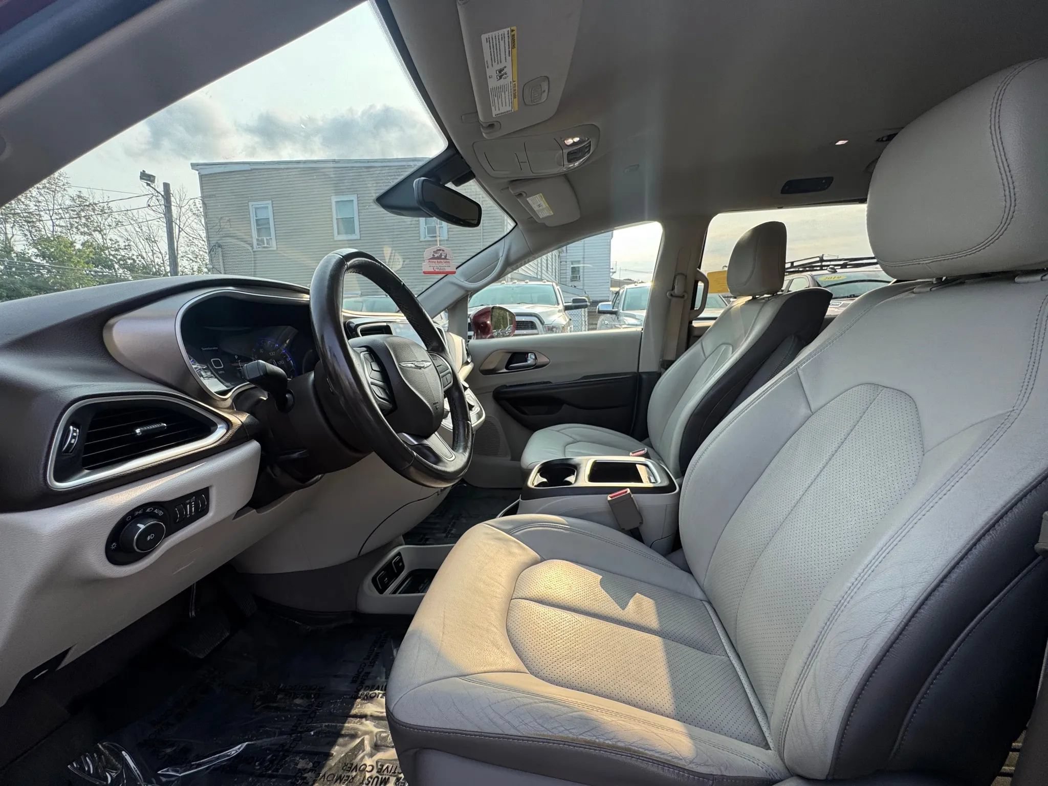 Used 2017 Chrysler Pacifica Touring-L Plus image 8