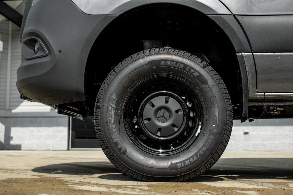 Used 2025 Mercedes-Benz Sprinter 2500 image 4