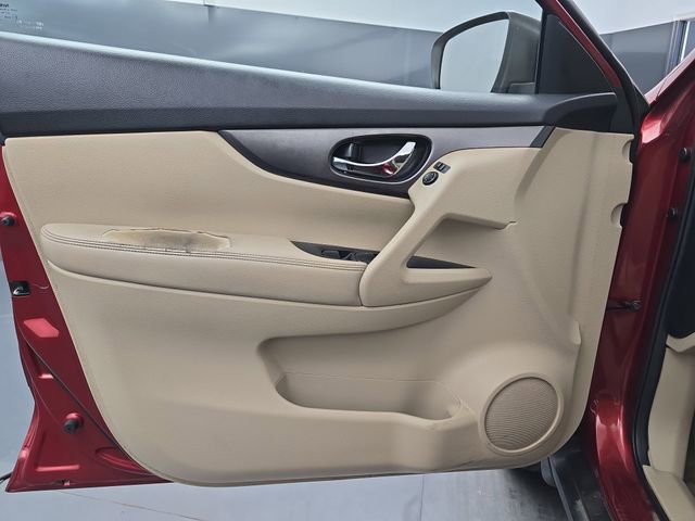 Used 2015 Nissan Rogue S image 13