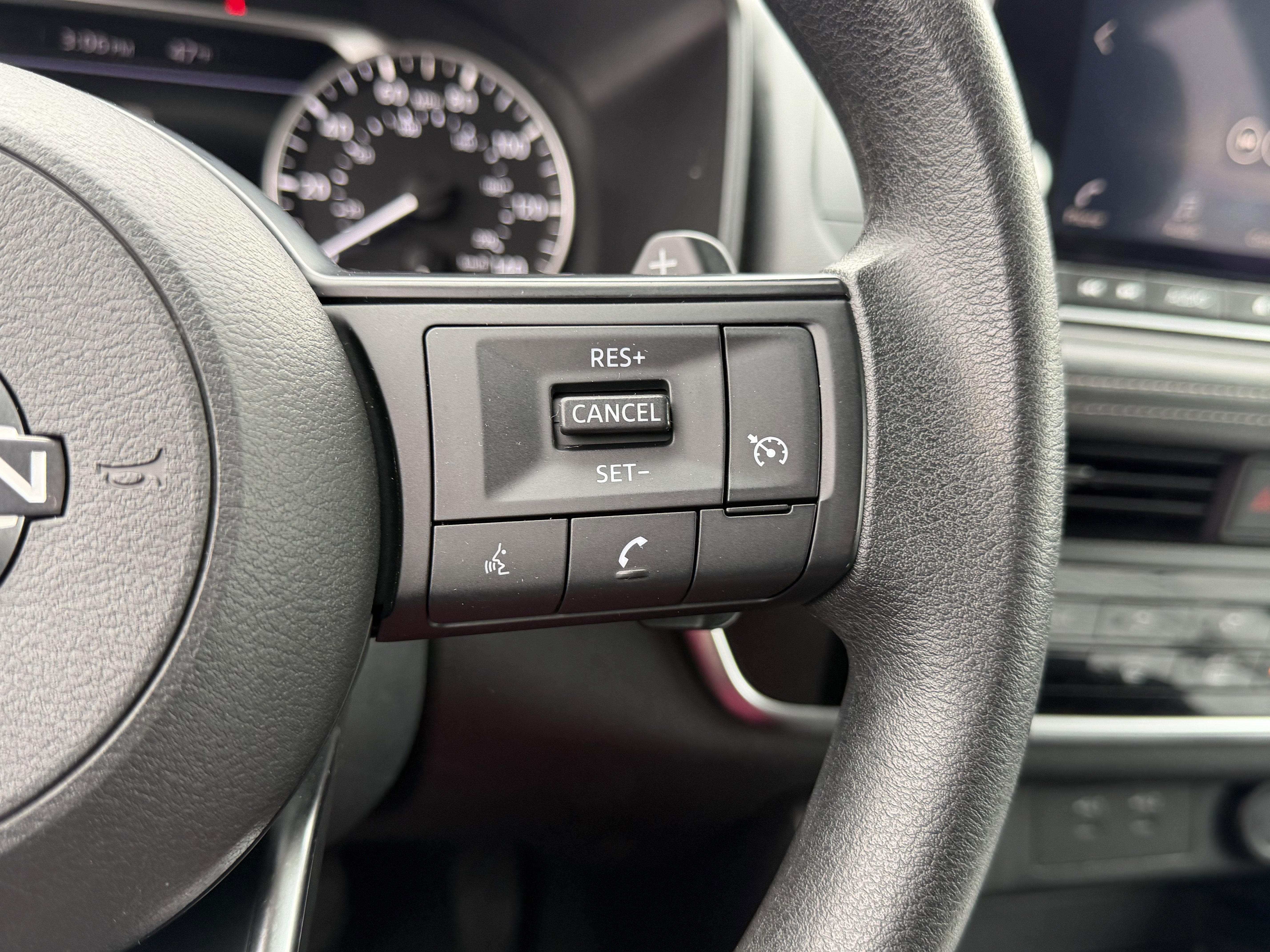 Used 2024 Nissan Rogue S AWD/4WD image 26
