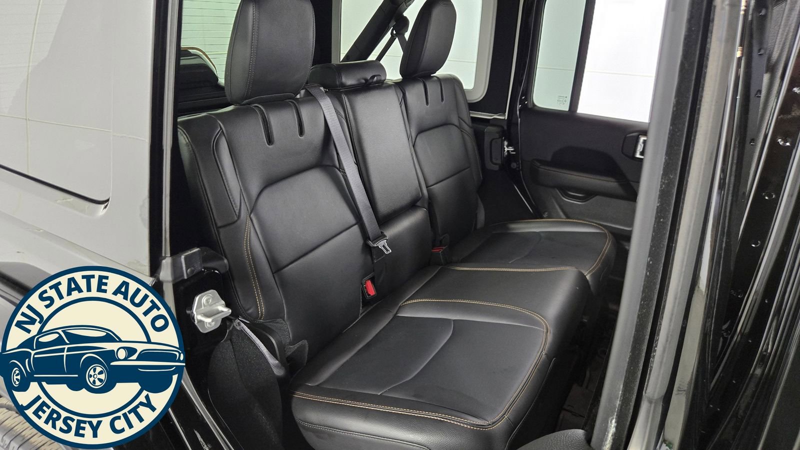 Used 2024 Jeep Wrangler Unlimited Sahara w/ Technology Group image 36