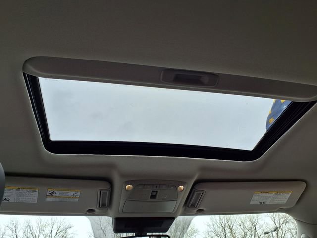 Used 2024 Nissan Armada SL w/ Captain's Chairs Package image 9