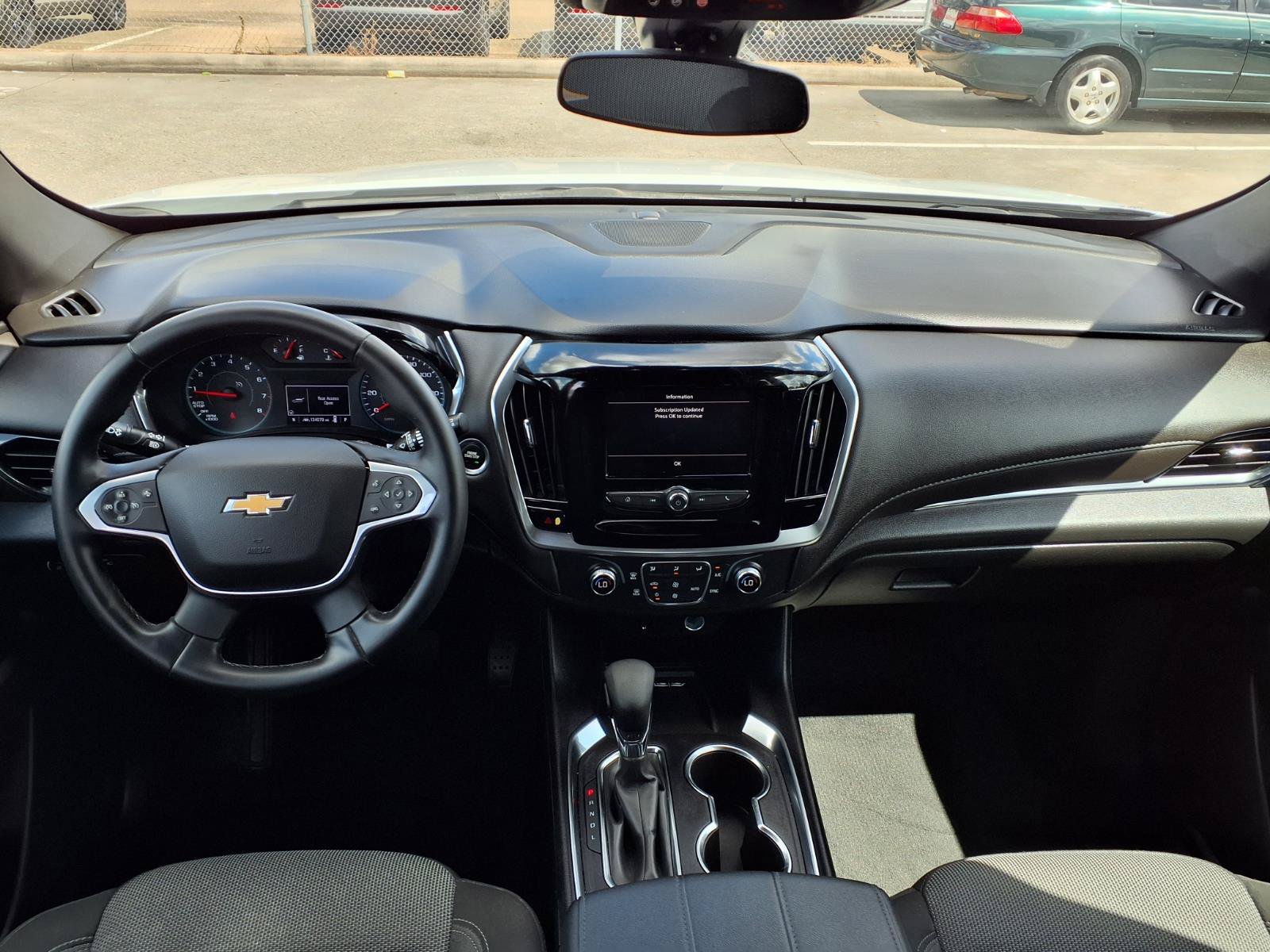 Used 2023 Chevrolet Traverse LT FWD image 4