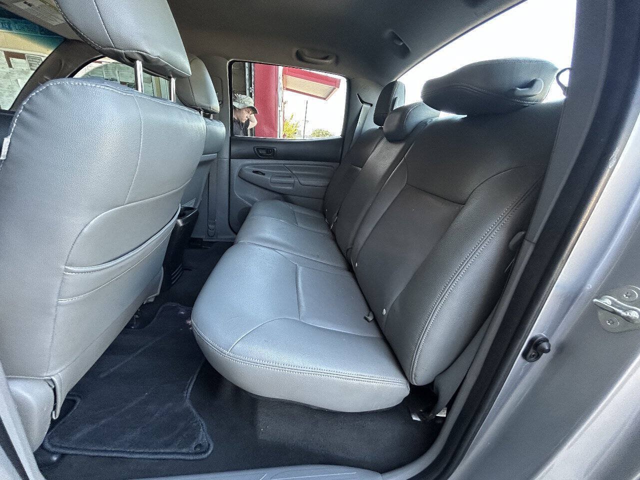Used 2015 Toyota Tacoma PreRunner w/ SR5 Package RWD image 43