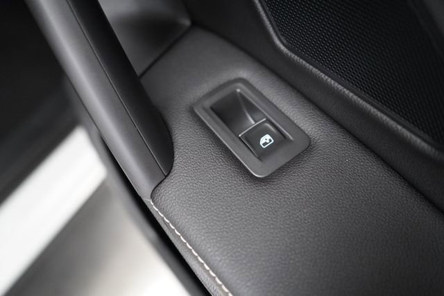 Used 2022 Volkswagen Tiguan SE w/ Panoramic Sunroof Package image 59