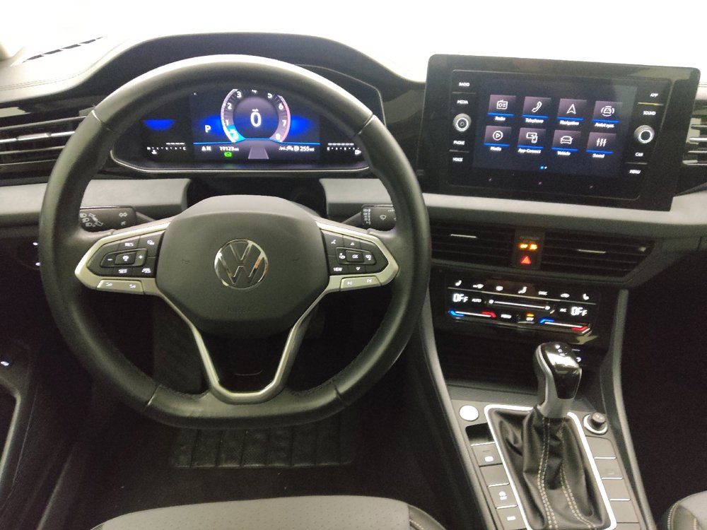 Used 2025 Volkswagen Jetta SE image 22