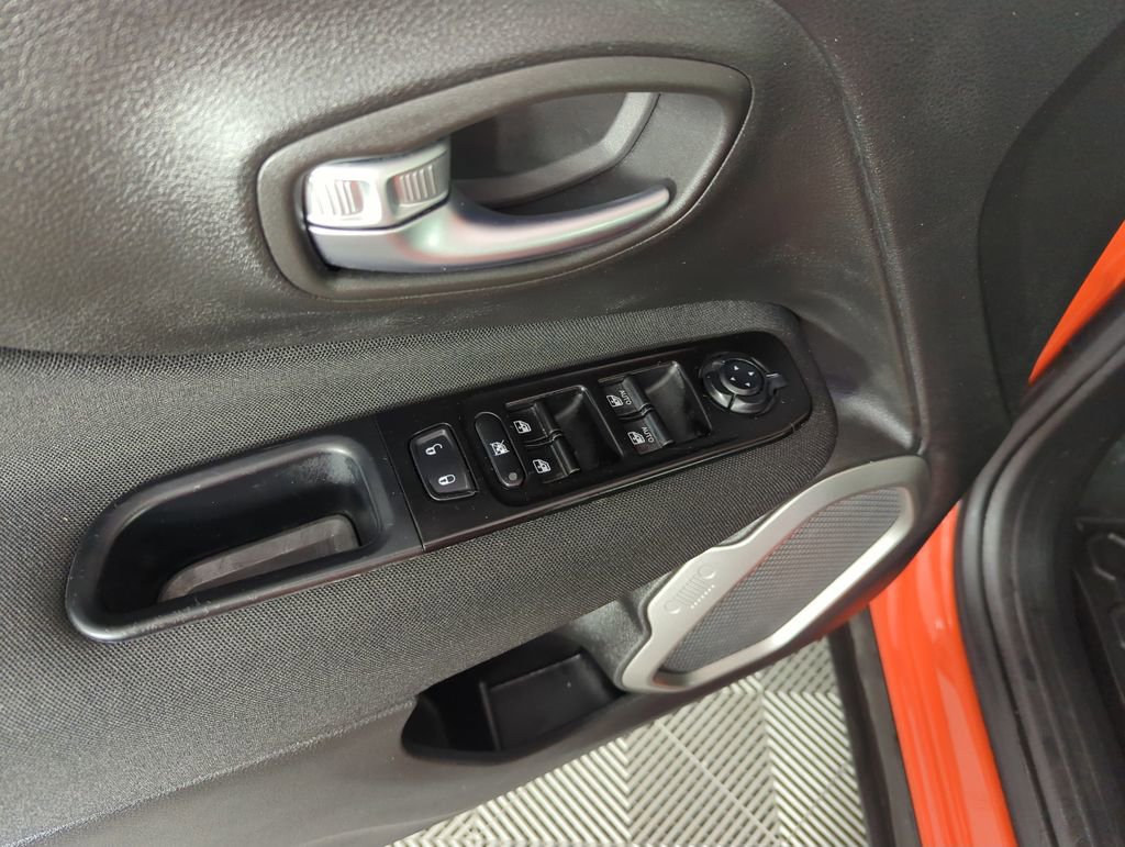 Used 2021 Jeep Renegade Latitude image 19