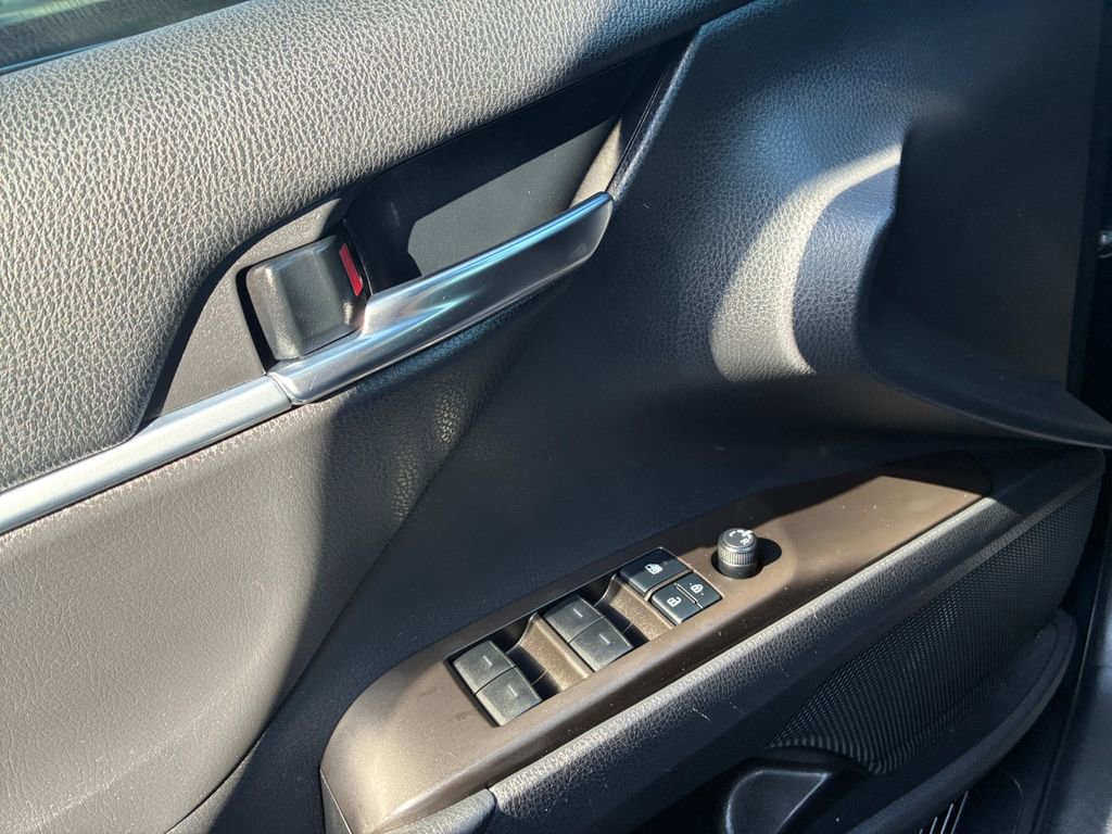 Used 2021 Toyota Camry SE w/ Convenience Package image 27